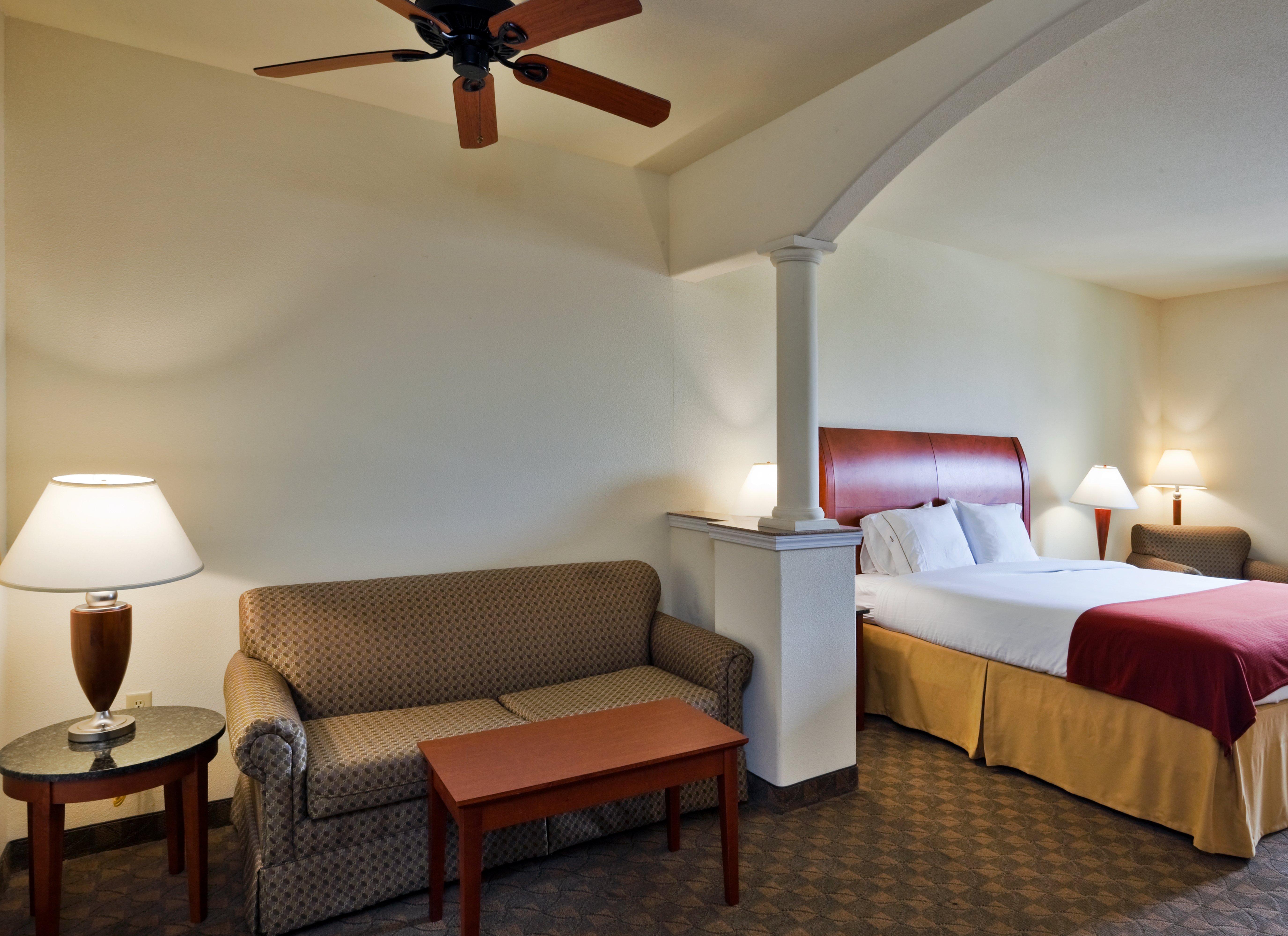 Holiday Inn Express Hotel And Suites Fairfield-North By Ihg Buitenkant foto