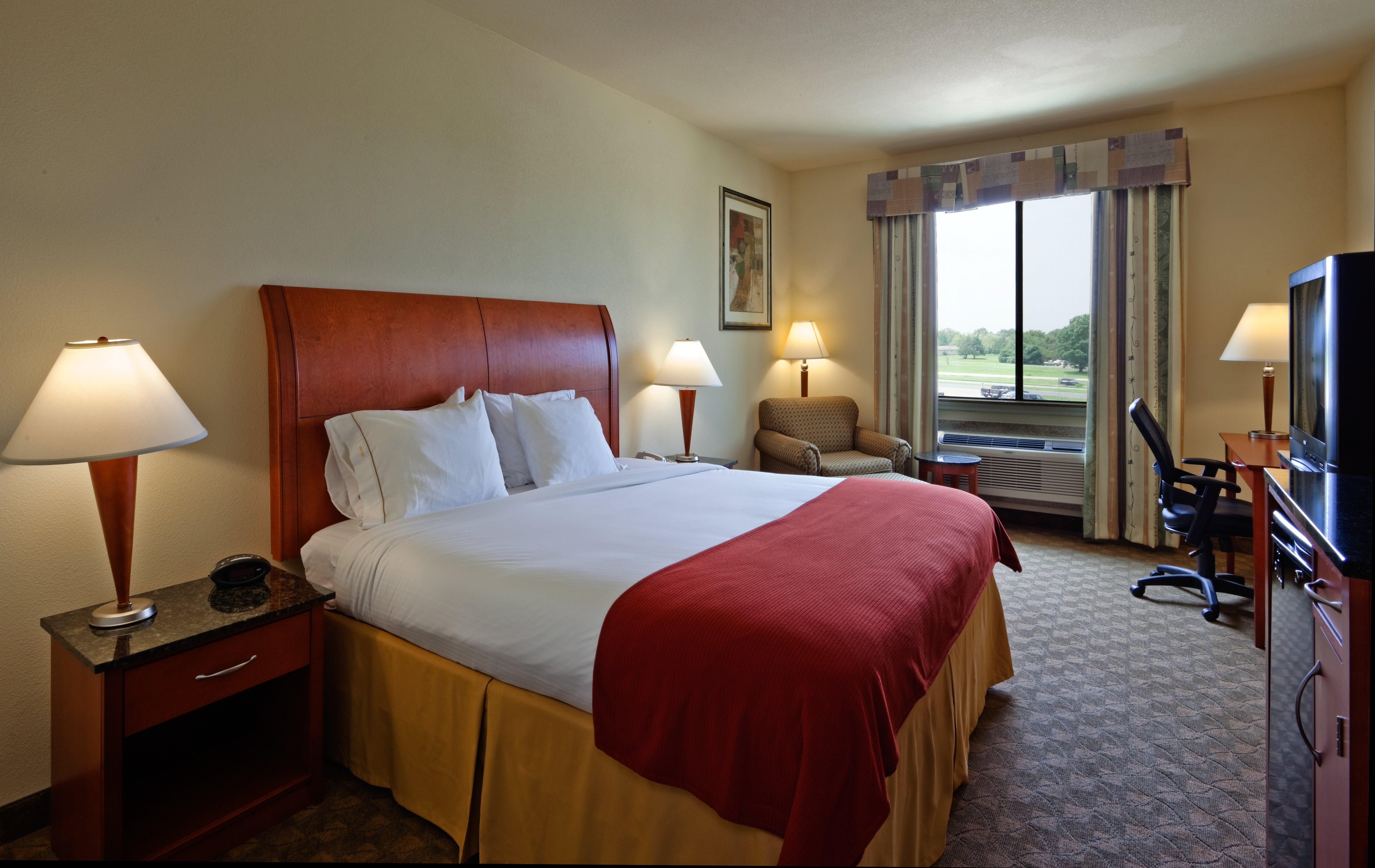 Holiday Inn Express Hotel And Suites Fairfield-North By Ihg Buitenkant foto