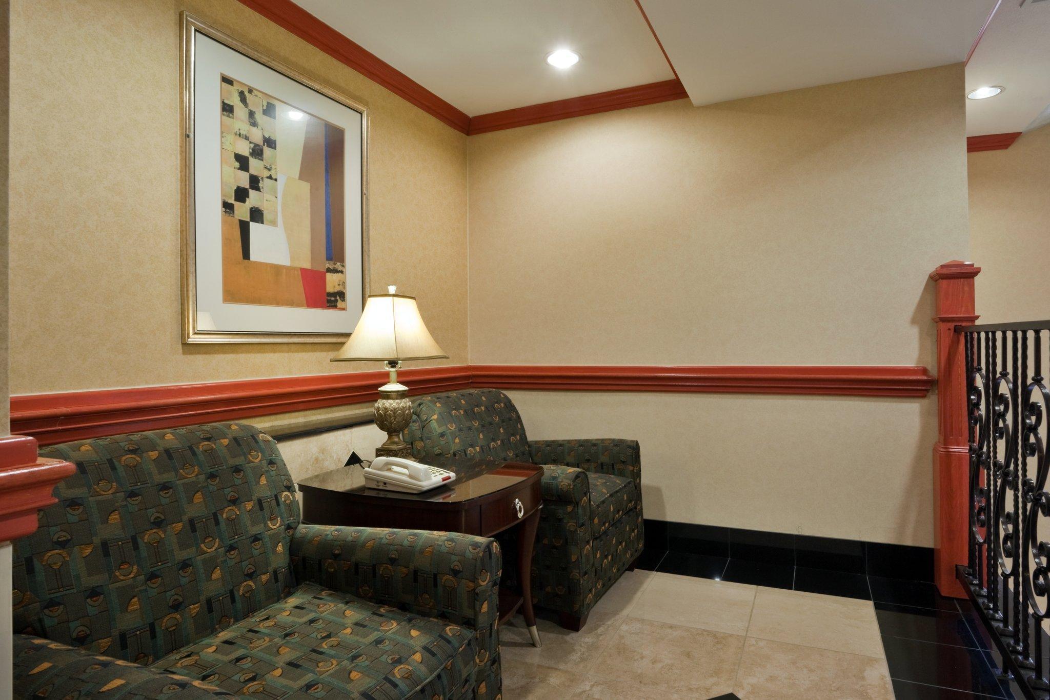 Holiday Inn Express Hotel And Suites Fairfield-North By Ihg Buitenkant foto