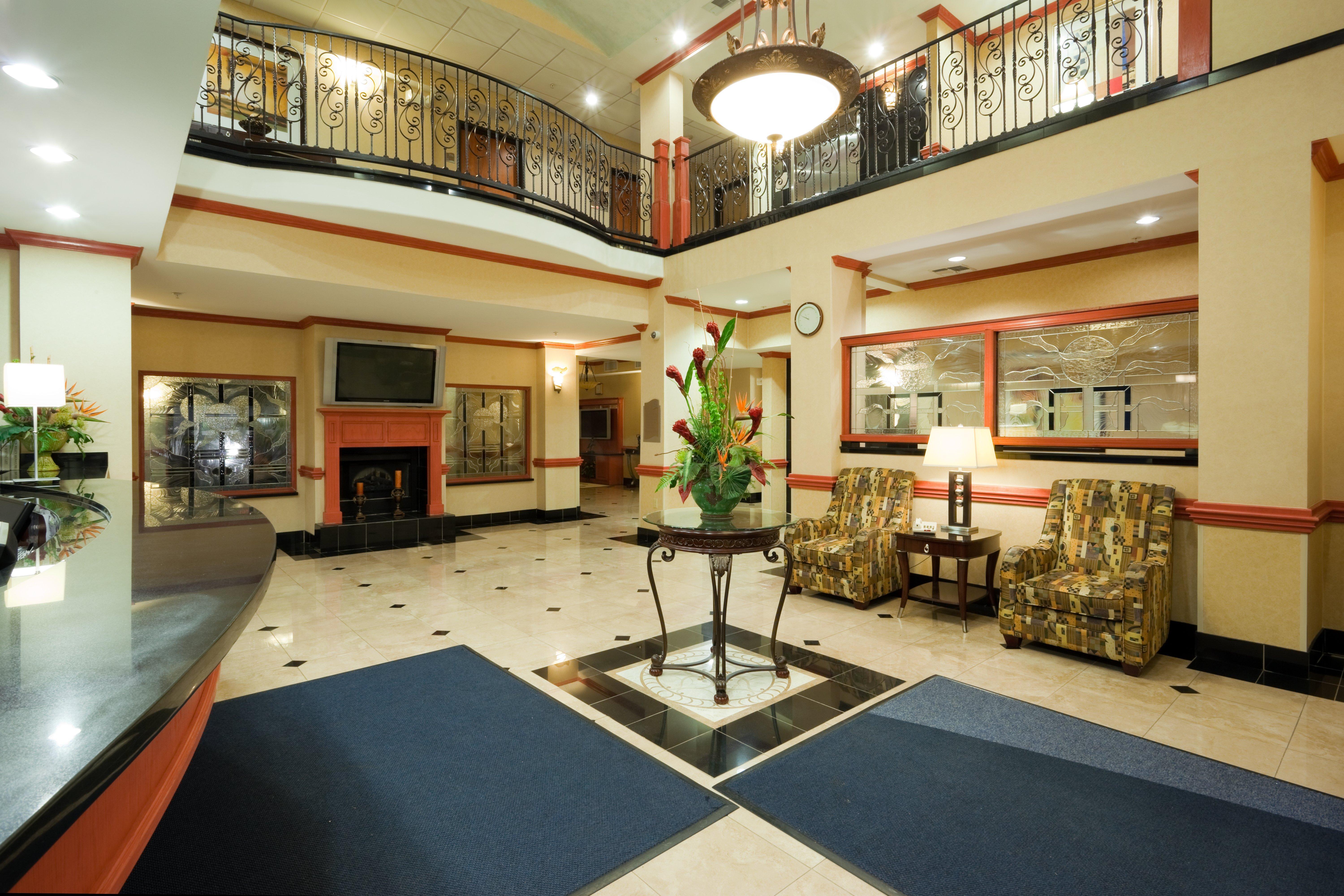 Holiday Inn Express Hotel And Suites Fairfield-North By Ihg Buitenkant foto