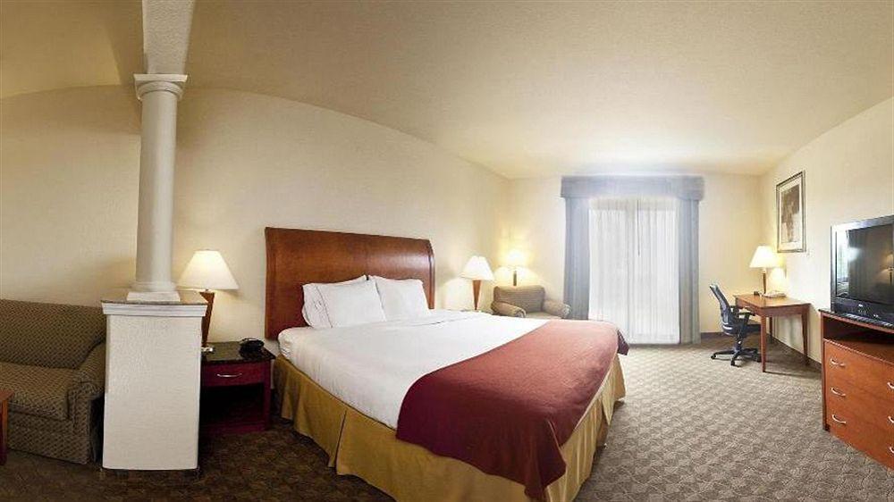 Holiday Inn Express Hotel And Suites Fairfield-North By Ihg Buitenkant foto